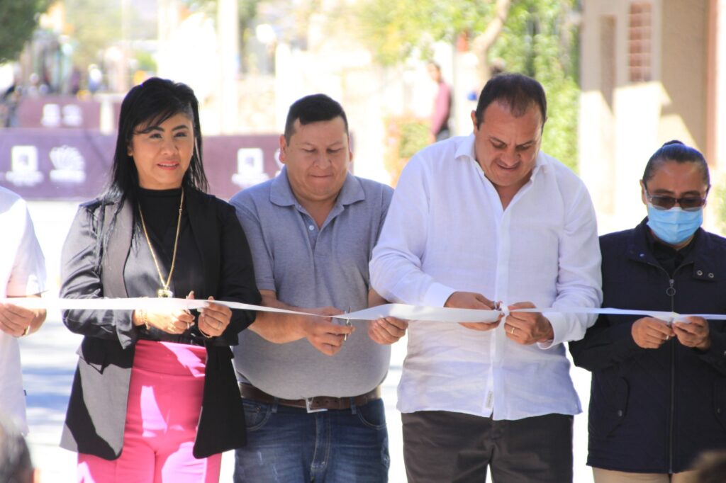 Inauguran Brenda Guerra y Cuauhtémoc Blanco obras en Jonacatepec