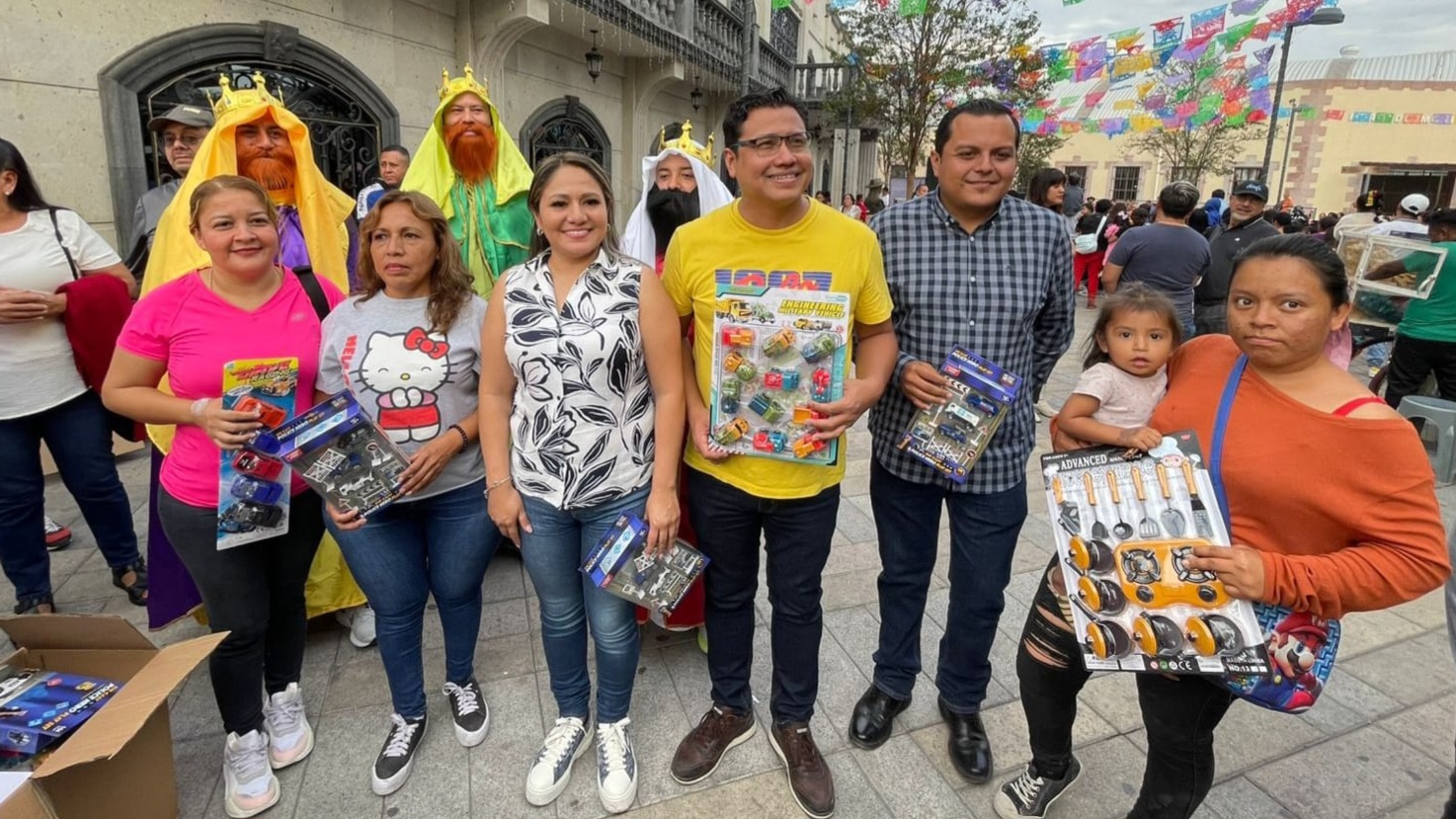 Festeja Ayala a los niños en Día de Reyes