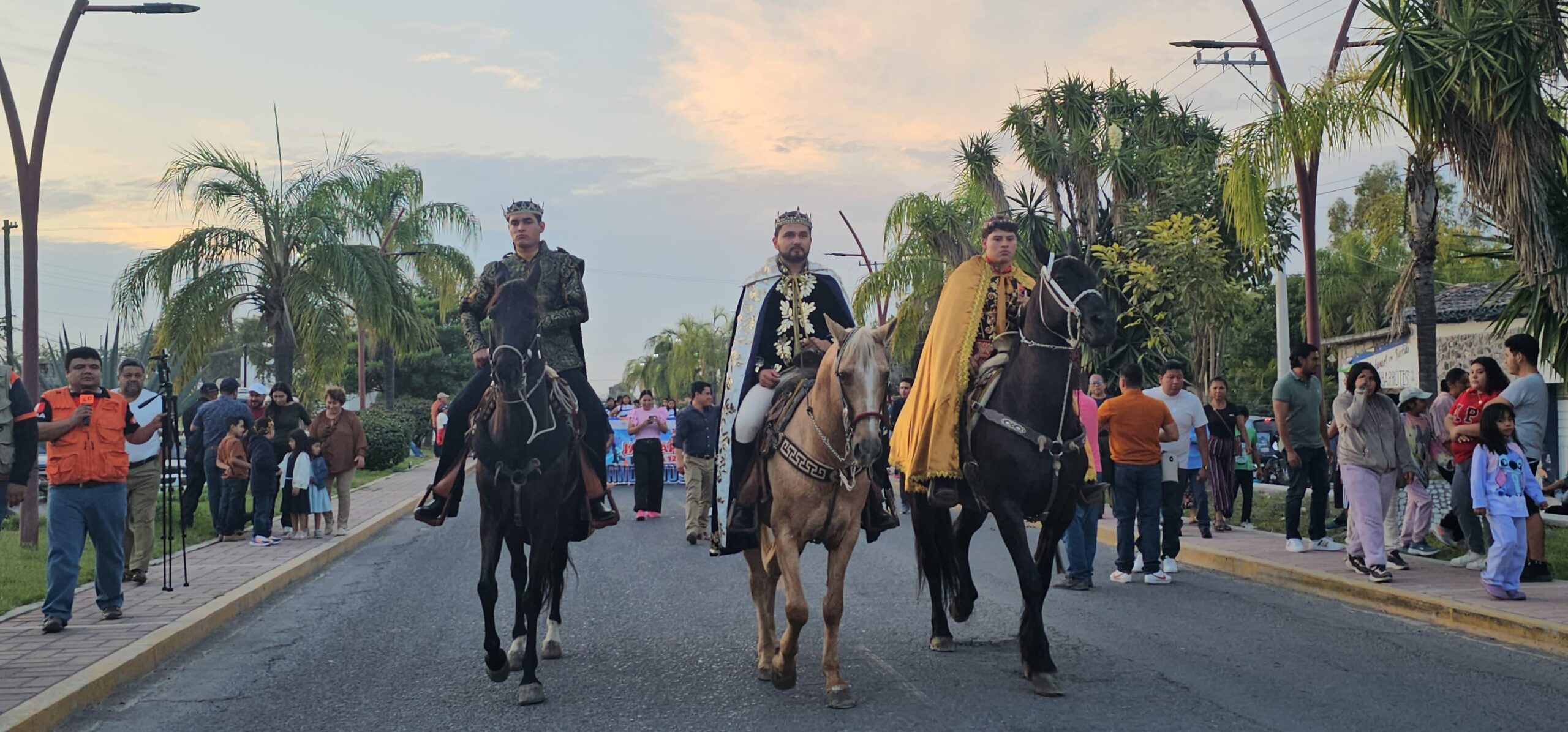 Realiza Axochiapan cabalgata de los Reyes Magos