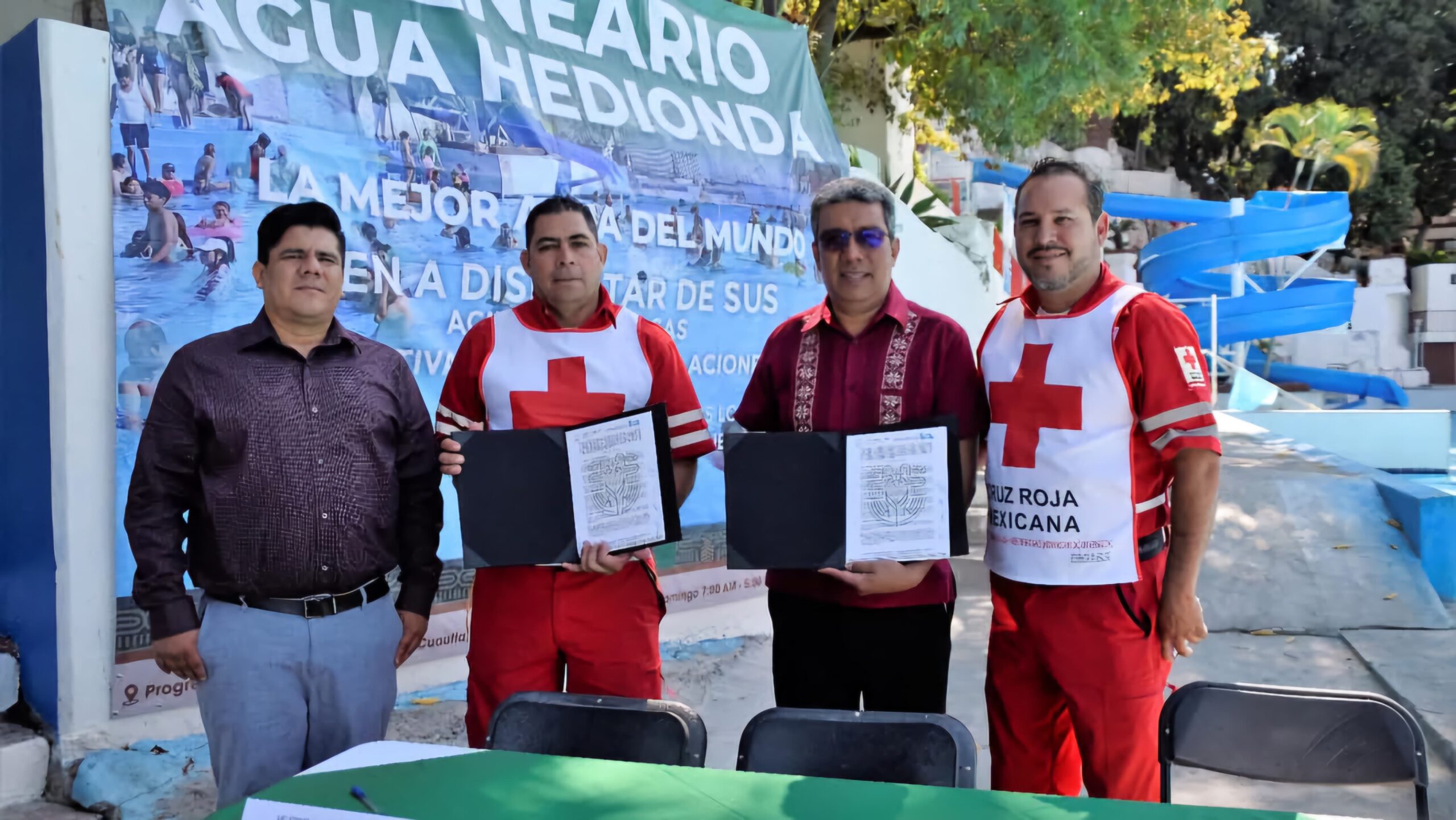 Firma Agua Hedionda convenio con la Cruz Roja