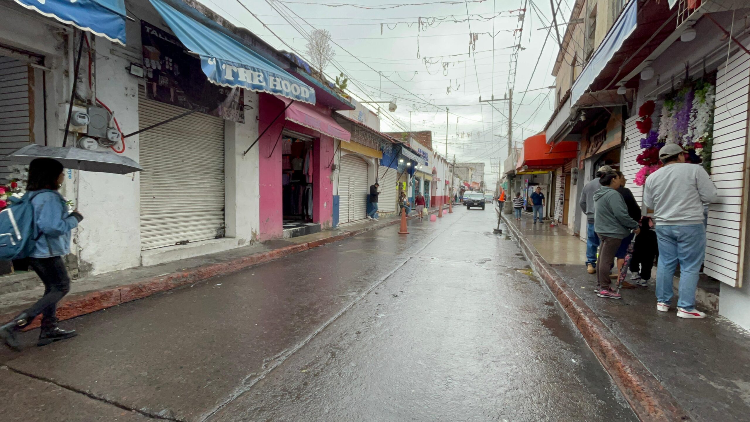 Amanecen calles del Centro sin ambulantes