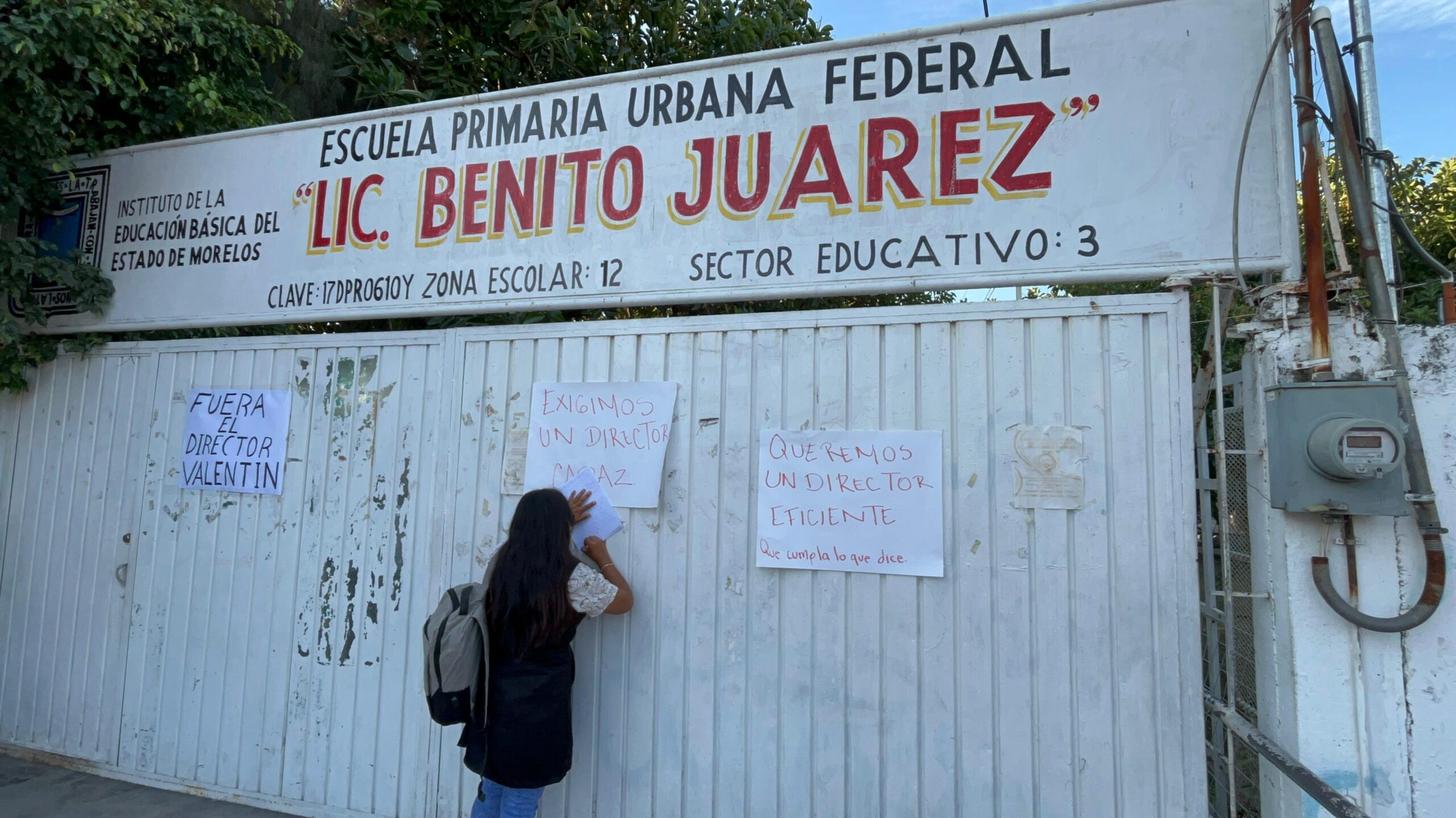 Amenazan padres de familia de primaria Benito Juárez con más movilizaciones