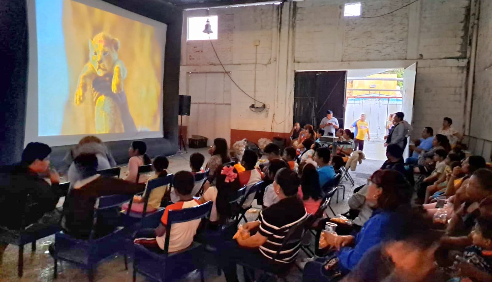 Gobierno de Cuautla promueve valores en jóvenes a través del cine movil