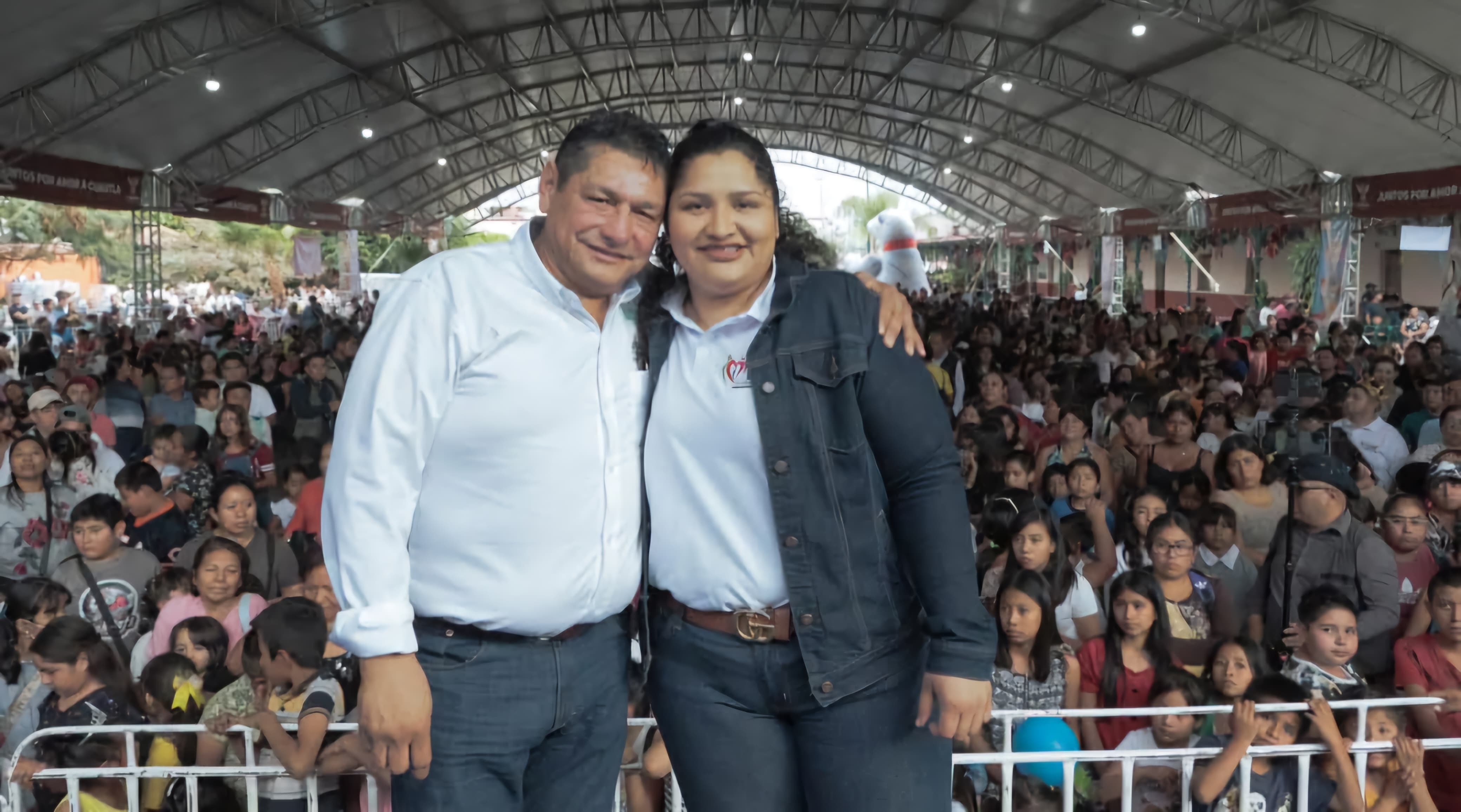 Ante miles de personas, Diana Laura Corona celebra el día de Reyes en Cuautla