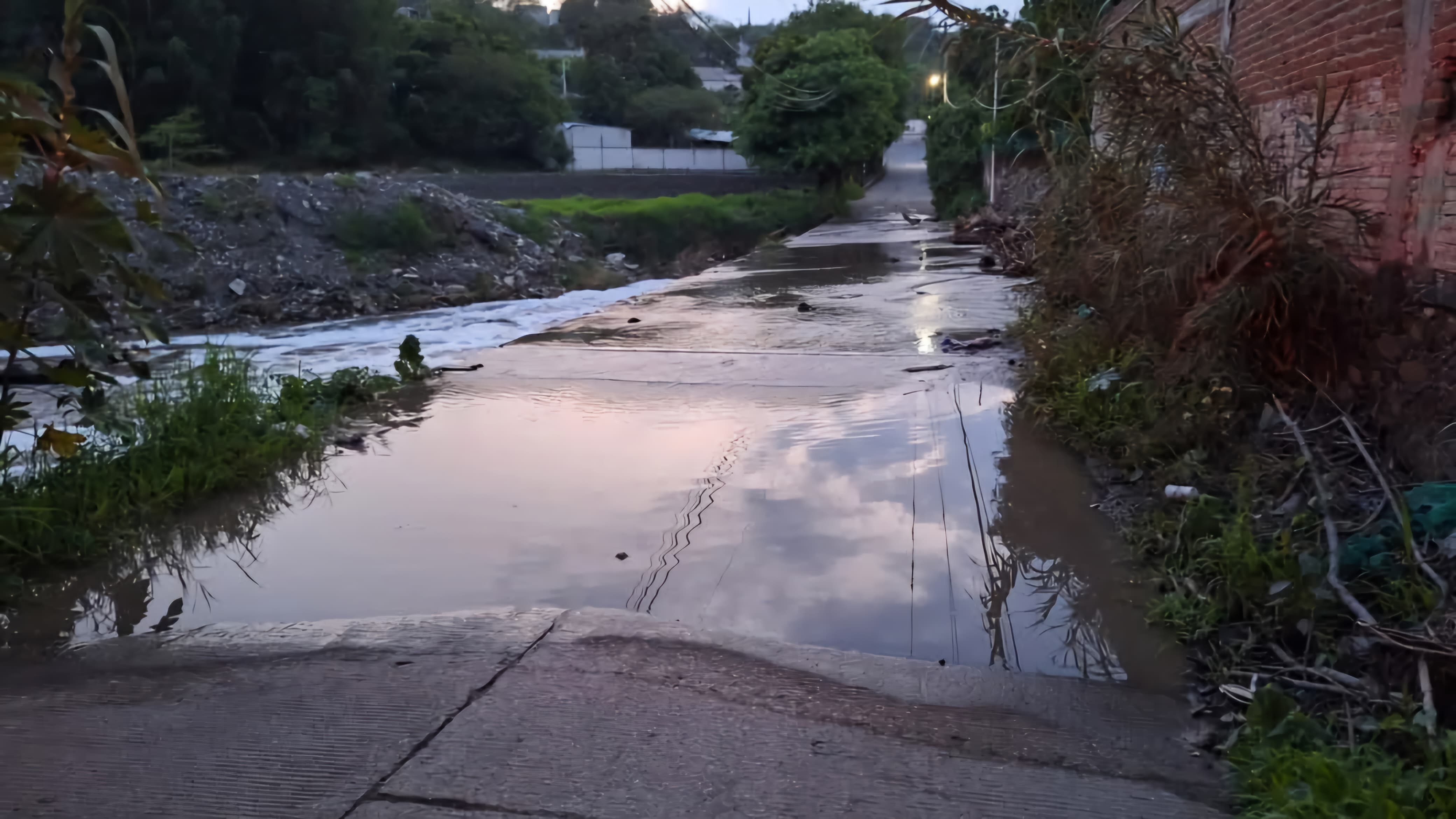 En espera de construcción de puente en vado de Anenecuilco