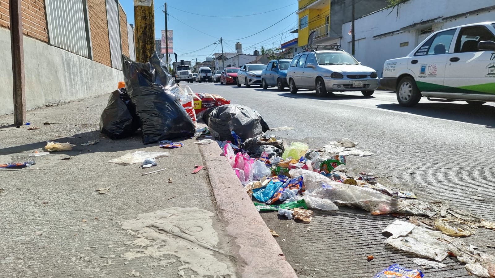 Llama PC a no tirar basura en las calles