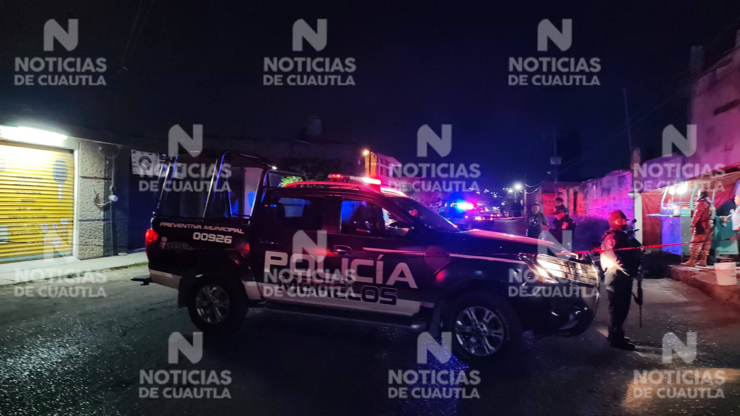 Atacan en Cuautla a balazos comercio y huyen en motocicleta