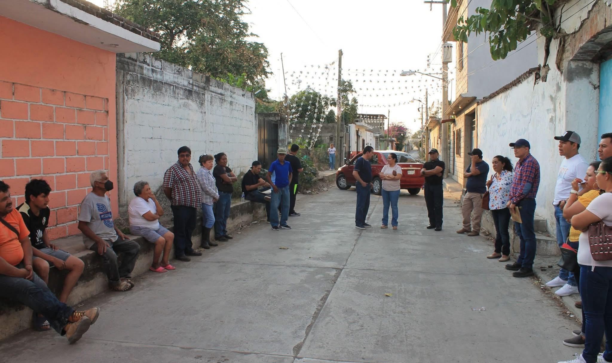 Acuerdan atender problemas en el drenaje de calle San Juan