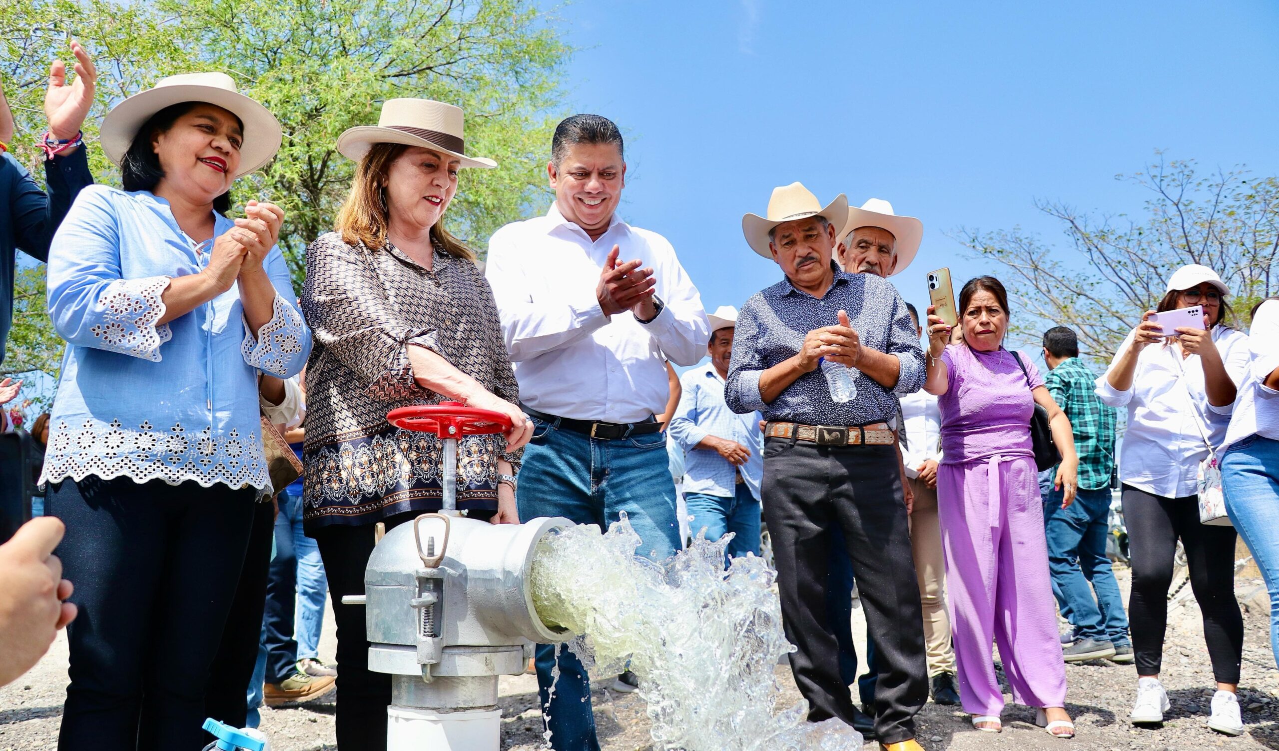 Entrega MGS tecnificación de la red de distribución de agua en ejido en Jantetelco