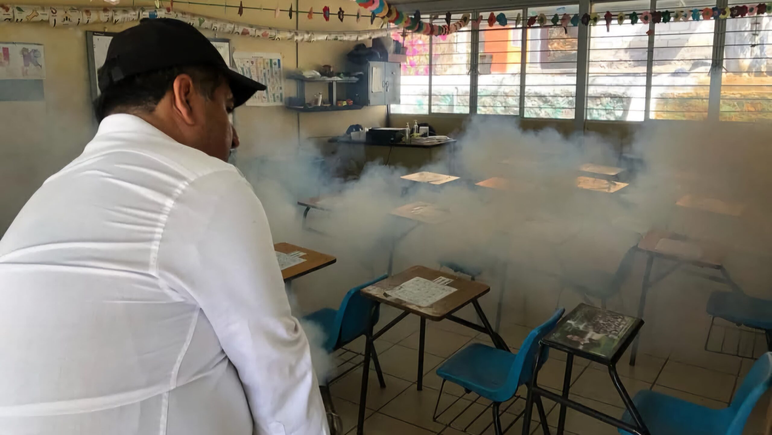 Fumigan escuelas de Ayala