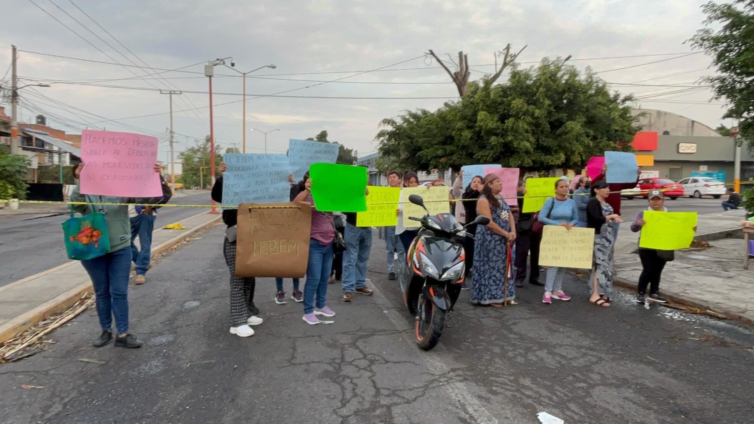 Padres de familia exigían docentes para secundaria Antonio Caso