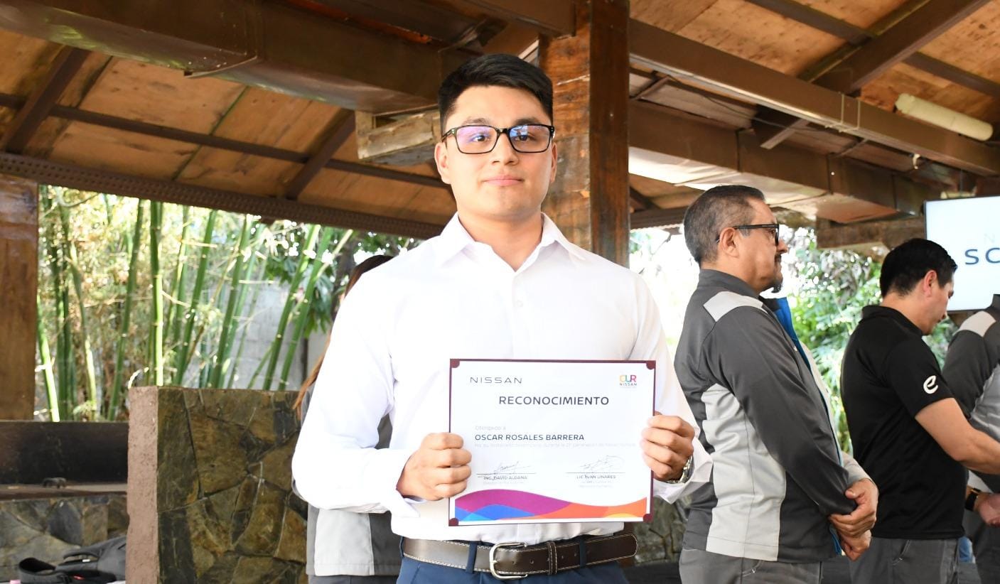 Estudiante de la UPEMOR recibe mención honorífica en Nissan School