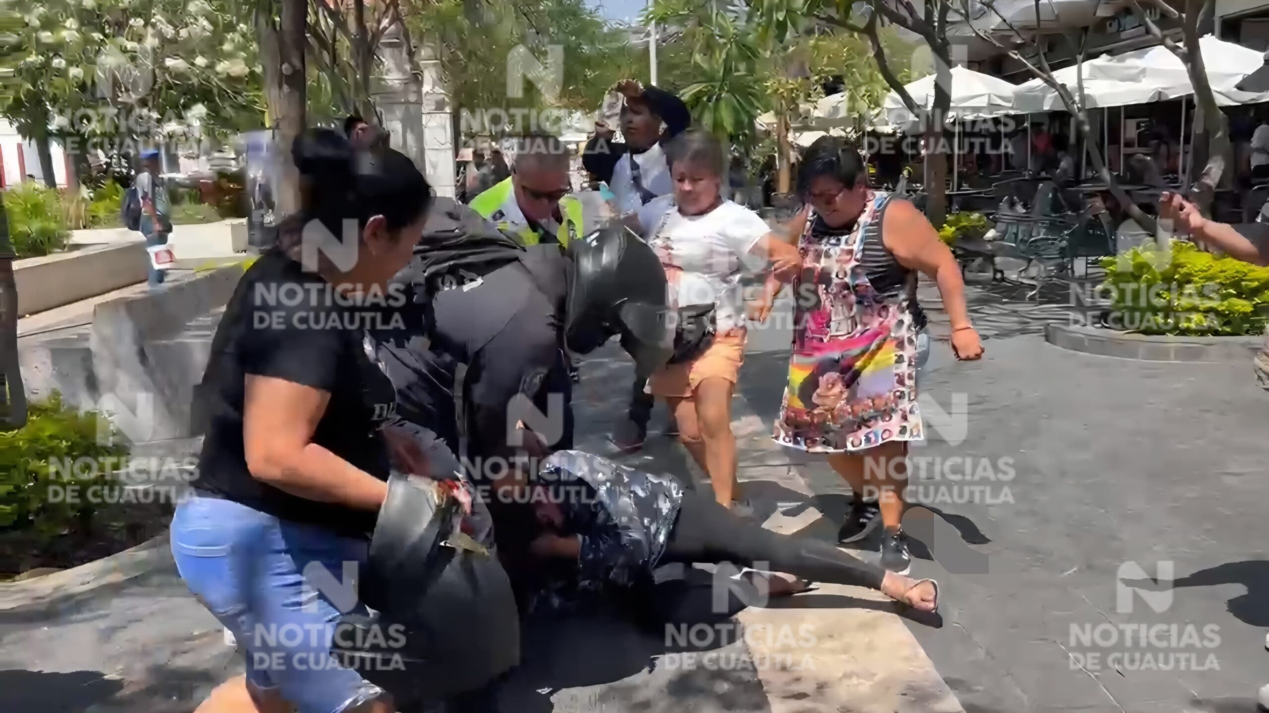 Apunto de ser linchadas dos farderas en el Centro de Cuautla